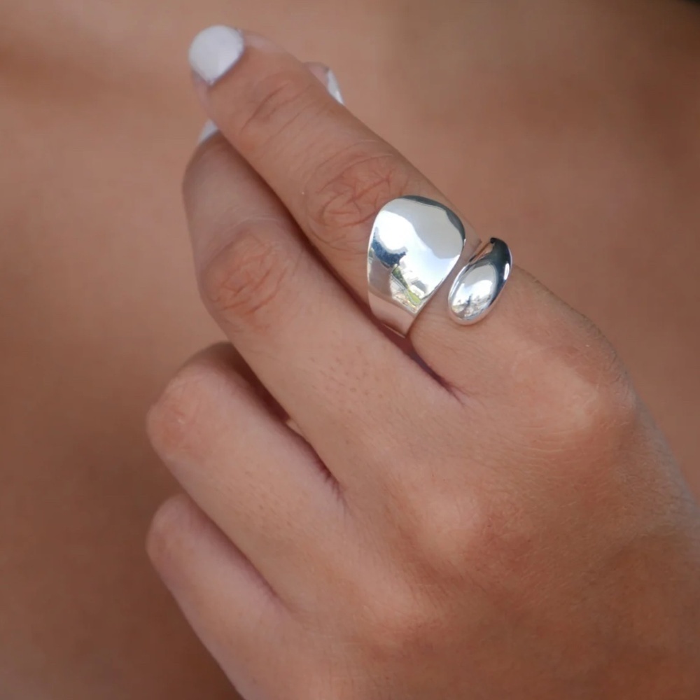 NWT Sterling Silver Sculptural Wrap Ring Size 8 โ Modern Minimalist Statement